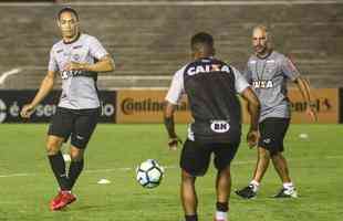 Jogadores trabalharam com bola no Almeido, em Joo Pessoa, local da partida desta quarta, s 21h45, contra o Botafogo-PB, pela segunda fase da Copa do Brasil. Houve treinamento de pnaltis
