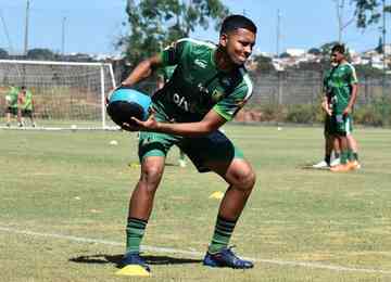 Volante de 20 anos fez sua estreia no profissional na última rodada do Mineiro, contra o Tombense, no Independência