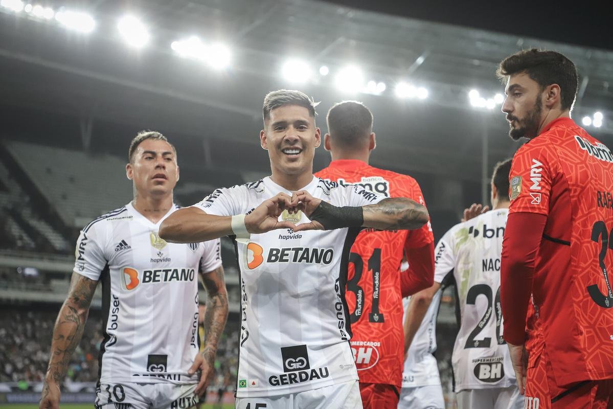 Botafogo x Atltico: veja fotos do jogo no Nilton Santos
