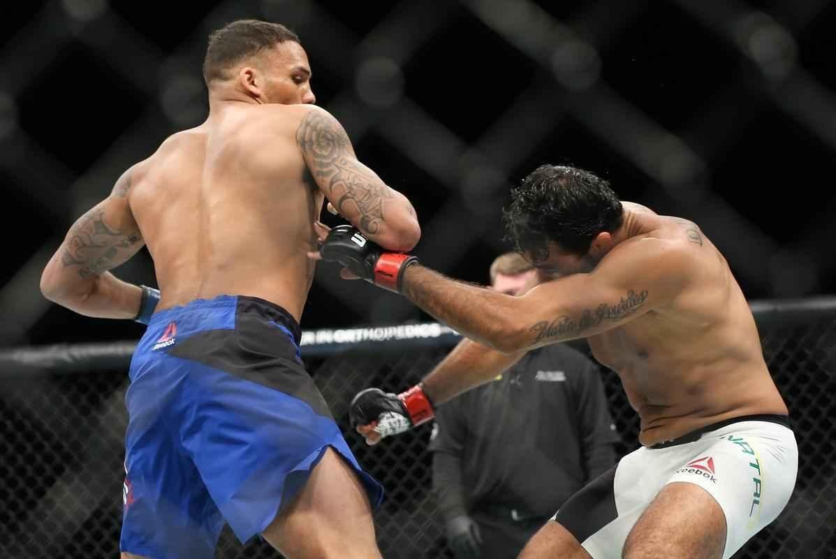 Eryk Anders venceu Rafael Sapo por nocaute, no primeiro round