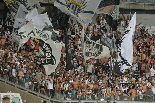 Fotos da torcida do Atltico durante o clssico contra o Cruzeiro
