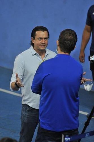 Conselheiros e associados do Cruzeiro durante votação de mudança do Estatuto do clube. Assembleia geral autorizou venda de até 90% das ações da SAF para investidores. Houve festa dos cruzeirenses no Parque Esportivo do Barro Preto, em BH, devido à possibilidade de chegada de recursos para tornar o futebol mais competitivo a partir de 2022.