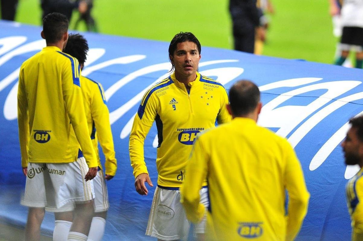 Fotos do jogo entre Cruzeiro e Coritiba, no Mineiro, em Belo Horizonte, pela nona rodada da Srie B do Campeonato Brasileiro de 2021