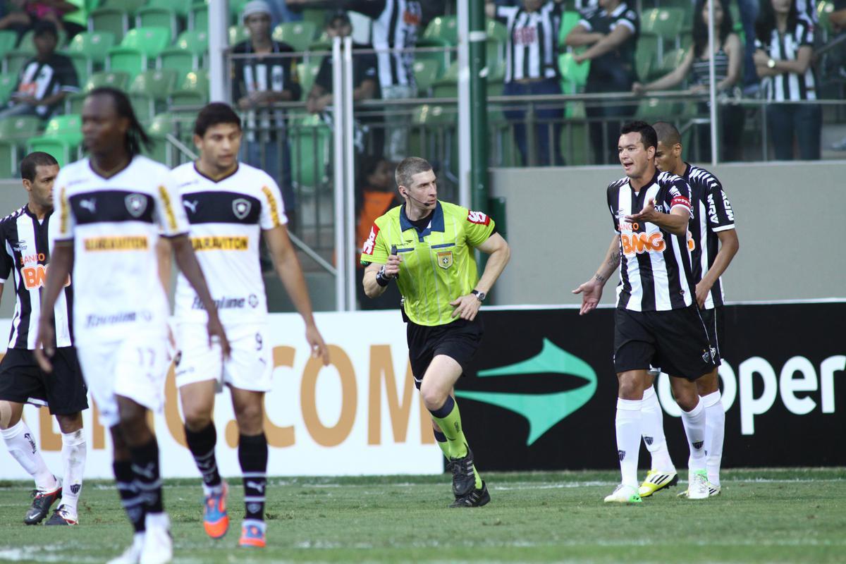 2012 - 14 vitrias e cinco empates (aproveitamento de 82,5%), com 42 gols marcados e 15 sofridos