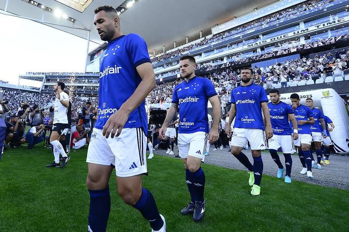 Pela primeira rodada do Campeonato Brasileiro, Corinthians e Cruzeiro se enfrentam na Neo Qumica Arena, em So Paulo