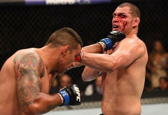 Fotos da vitória arrasadora de Fabrício Werdum sobre Cain Velasquez