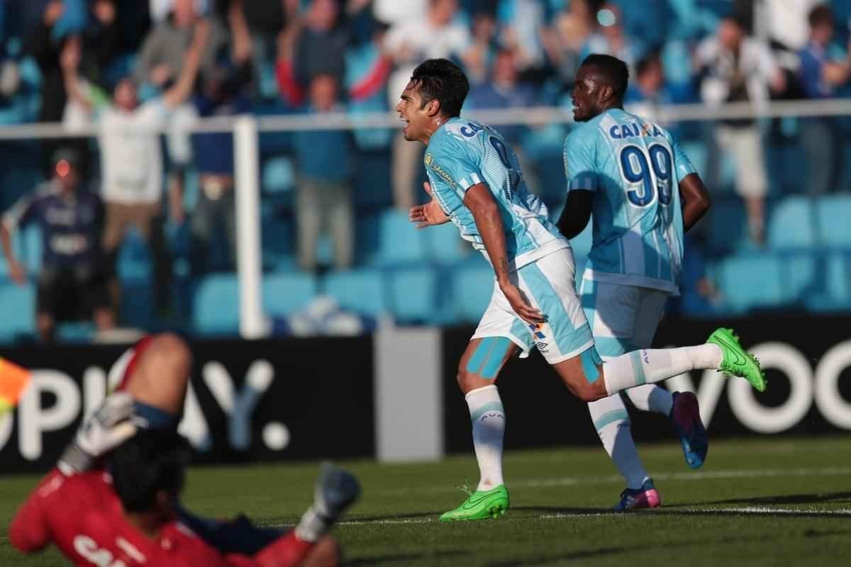 Apesar de ter dominado a partida, Cruzeiro perdeu para o Ava por 1 a 0, neste domingo, na Ressacada