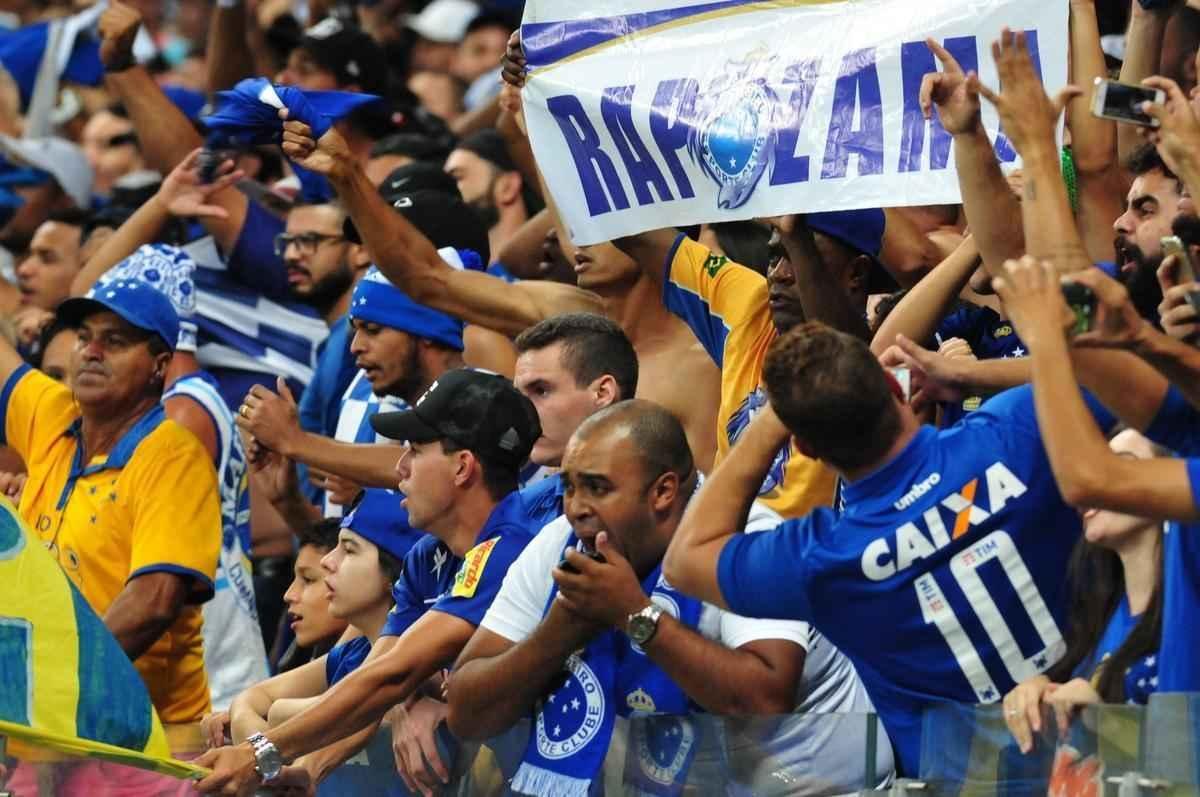 Imagens da torcida cruzeirense na partida contra o So Paulo, no Mineiro, pela Copa do Brasil