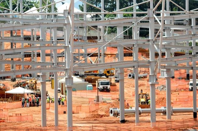 Arena MRV completa um ano de obras neste 20 de abril de 2021. Veja como est� o andamento da constru��o do est�dio do Atl�tico, que tem previs�o de ficar pronto em outubro de 2022. Ser�o 46 mil lugares, 2.333 vagas de estacionamento, 40 bares e 80 camarotes. O empreendimento fica no bairro Calif�rnia, em Belo Horizonte. (Fotos de Gladyston Rodrigues/EM/D. A Press)