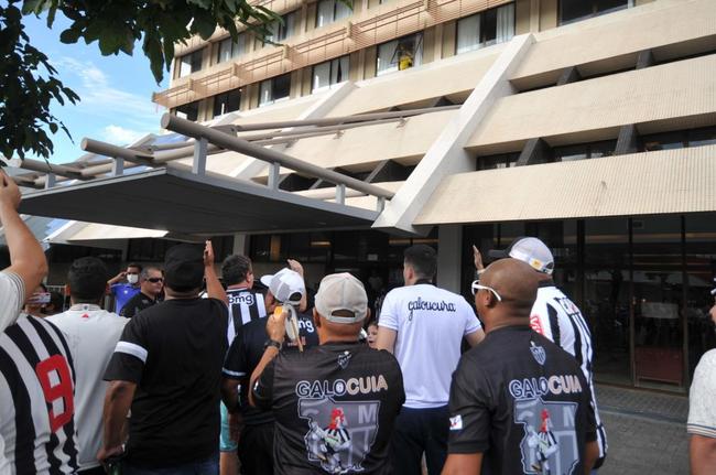 Delegação alvinegra chegou a Cuiabá para final da Supercopa do Brasil entre Atlético e Flamengo