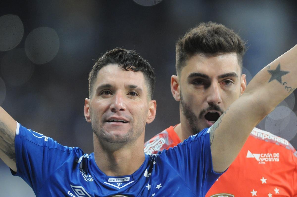 Depois de empate por 2 a 2 no tempo normal, Cruzeiro derrotou Fluminense por 3 a 1 nos pnaltis e avanou s quartas de final da Copa do Brasil. Fbio pegou uma cobrana; Sass, Pedro Rocha e Thiago Neves converteram para a Raposa