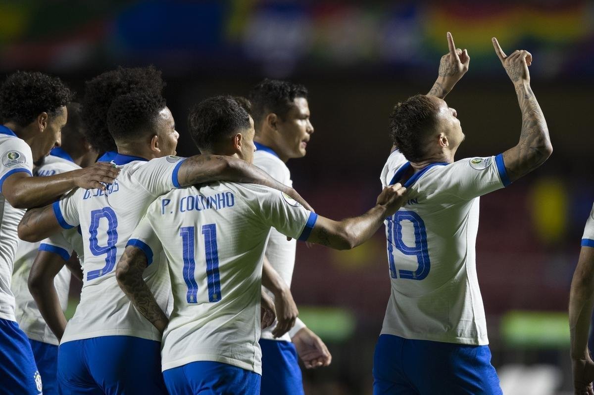 Seleo venceu com dois gols de Coutinho e um de Everton Cebolinha