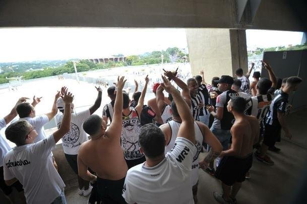 Fotos da torcida do Atltico na primeira final do Mineiro, contra o Cruzeiro, no Mineiro