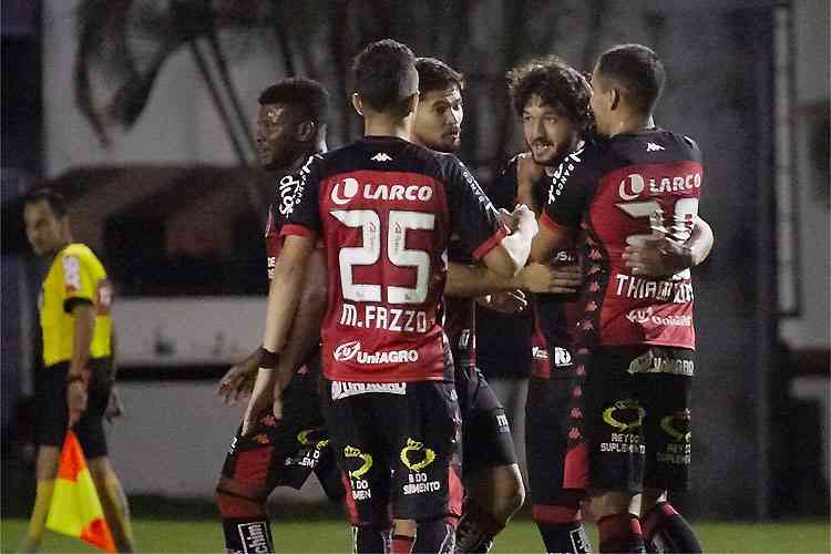 O Vitria bate o Figueirense e quebra a seqüência negativa de nove jogos na Série B