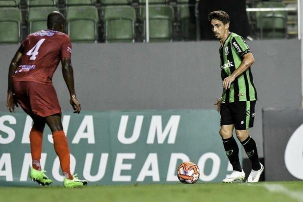 Fotos do primeiro tempo do duelo entre Amrica e Guarani, no Independncia, pela 11 rodada do Mineiro