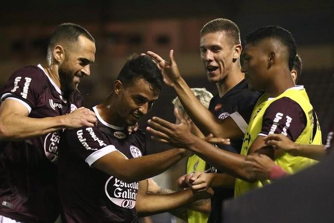 Ferroviria venceu com trs gols de Michel, dois de Welinton Torro (ex-Cruzeiro), um de Bruno Xavier, um de Tony (ex-Amrica) e um de Jhoninha