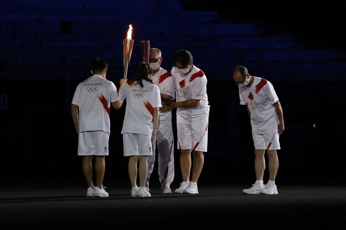Acendimento da pira olmpica na cerimnia de abertura dos Jogos de Tquio