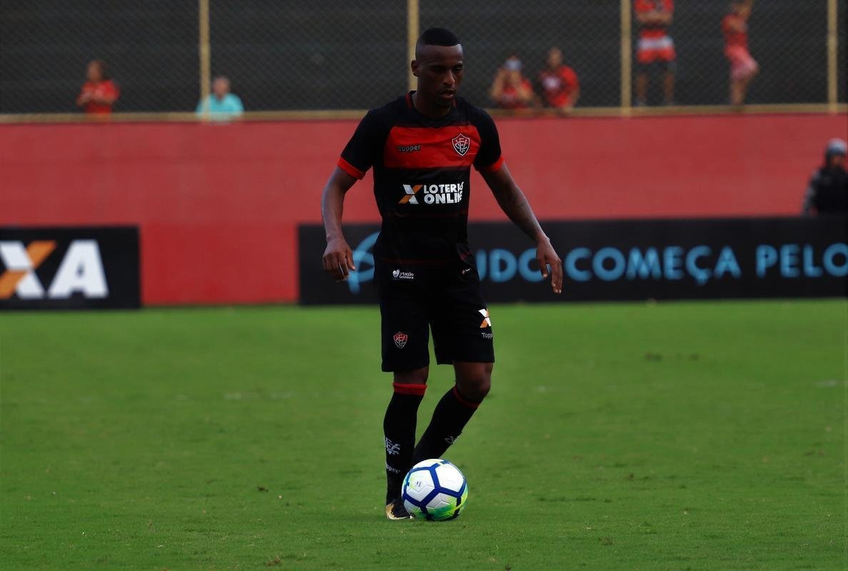 Vitória derrotou Atlético por 1 a 0, no Barradão, com gol de Léo Ceará