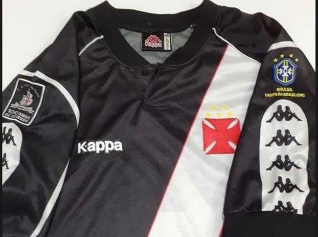 Em 1998, o Vasco comemorou o centenrio. A camisa feita pela Kappa possui a seguinte frase: 