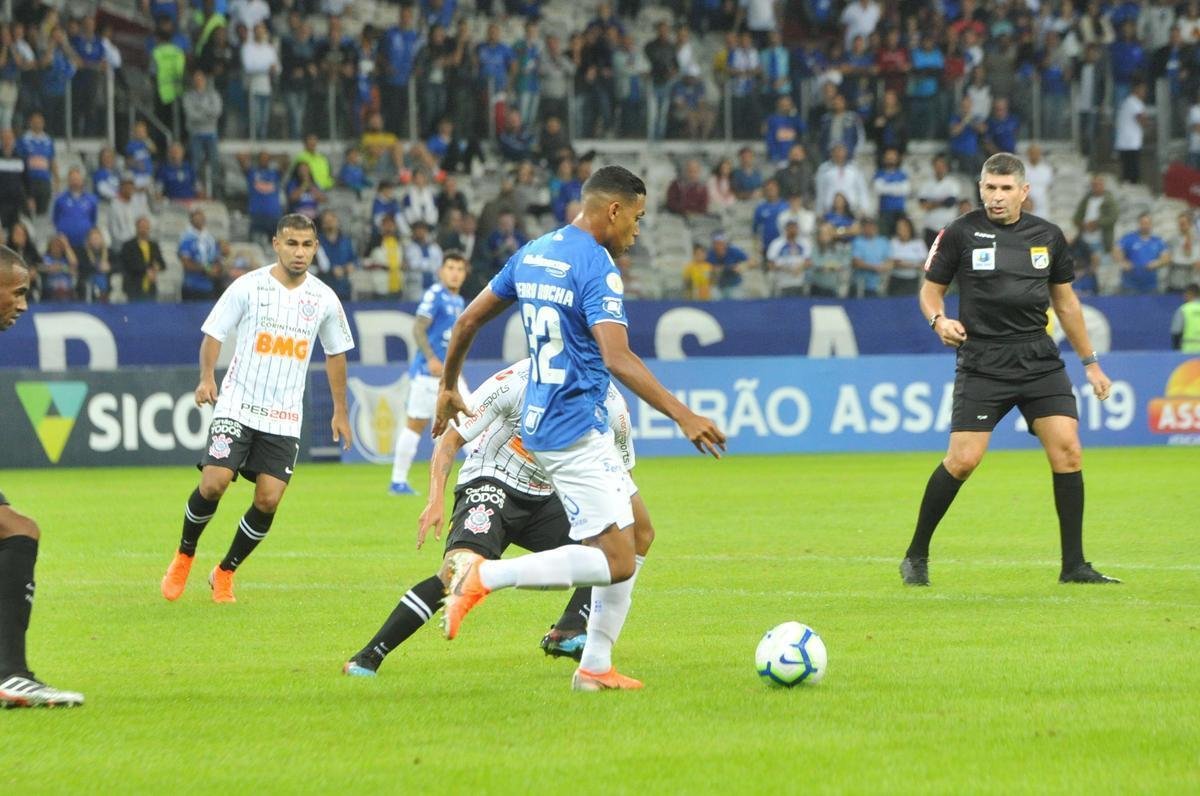 Fotos de Cruzeiro x Corinthians, no Mineiro, pela oitava rodada do Campeonato Brasileiro
