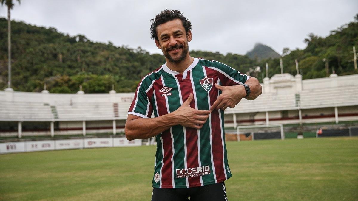 Fred - chegou a treinar no Cruzeiro em janeiro, porm buscou seus direitos na Justia em razo de pendncias salariais e outras verbas trabalhistas. Em 19 de novembro, o clube entrou em acordo para pagar ao jogador R$ 25 milhes divididos em 60 vezes a partir de janeiro de 2022. Desde o fim de maio, o veterano de 37 anos atua no Fluminense. Em 16 partidas no ano, marcou apenas dois gols.