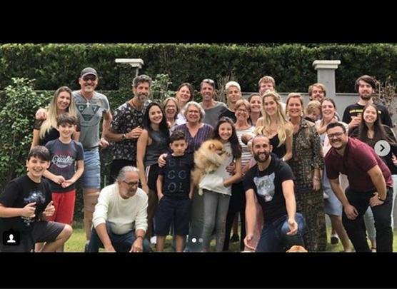 Atacante Barcos esteve em Canoas-RS apresentando filho Gael à família da esposa gaúcha