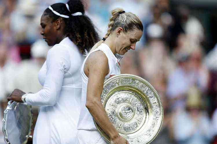 Em conclusão de jogo paralisado, Djokovic bate Nadal e vai à final de  Wimbledon