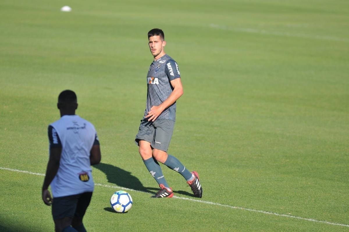 Zagueiro uruguaio Martn Rea treinou pela primeira vez com o elenco do Atltico na Cidade do Galo, j visando ao duelo de domingo, contra o Botafogo, no Rio, pelo Campeonato Brasileiro