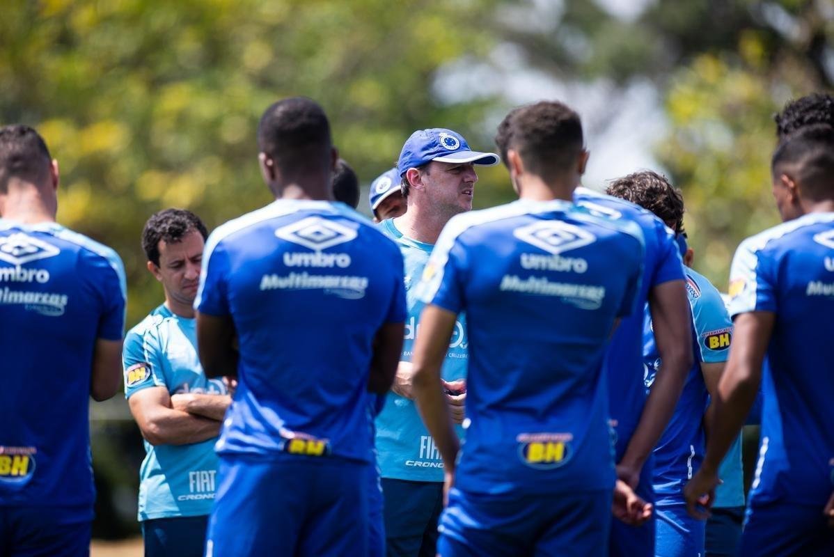 Cruzeiro treinou neste sbado na Toca da Raposa II e concluiu preparao para jogo com o Grmio, neste domingo, s 11h, no Independncia, pela 18 rodada do Brasileiro