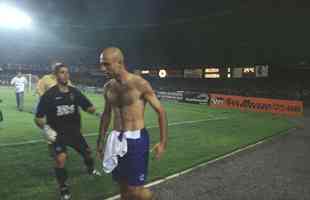 Ttulo mineiro do Cruzeiro de 2004 ficou marcado por briga entre Cris e Eduardo, do Atltico