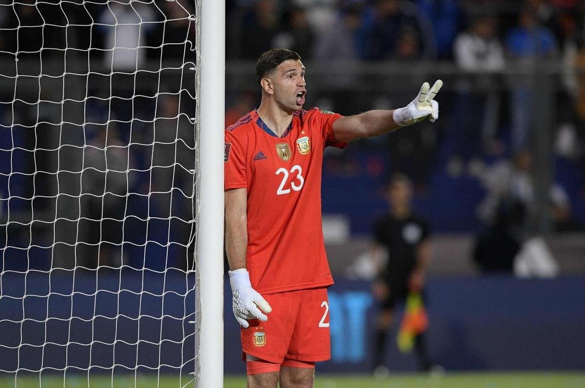 Sem Neymar, Brasil encarou a Argentina em clssco agitado pelas Eliminatrias