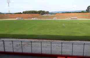 O estádio Pedro Alves do Nascimento, em Patrocínio, dispõe de 8.633 lugares. O Patrocinense manda suas partidas no local.
