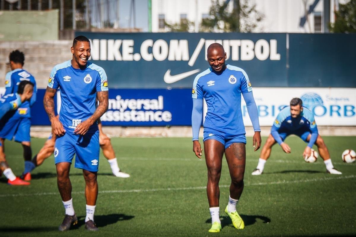 Cruzeiro treinou no complexo Nuevo Gasmetro, do San Lorenzo, antes da estreia na Copa Libertadores. Time celeste enfrenta o Huracn, nesta quinta-feira (07/03), s 19h, no El Palacio