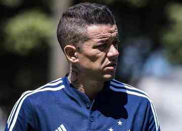 Hoje coordenador de futebol do Cruzeiro, D'Alessandro é ídolo no Internacional, maior rival do Grêmio