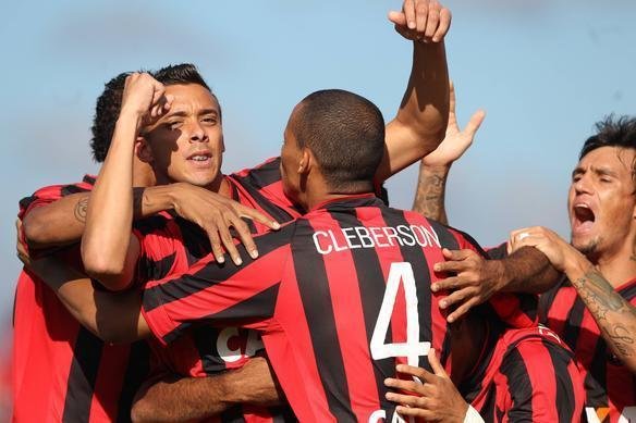 Cruzeiro e Atltico-PR se enfrentaram na Vila Olmpica do Boqueiro