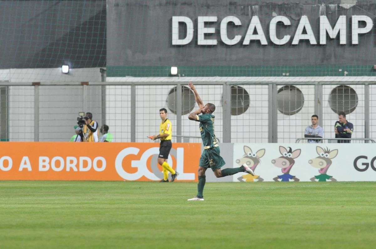 Fotos do jogo entre Amrica e Internacional, no Independncia, pela 15 rodada do Campeonato Brasileiro