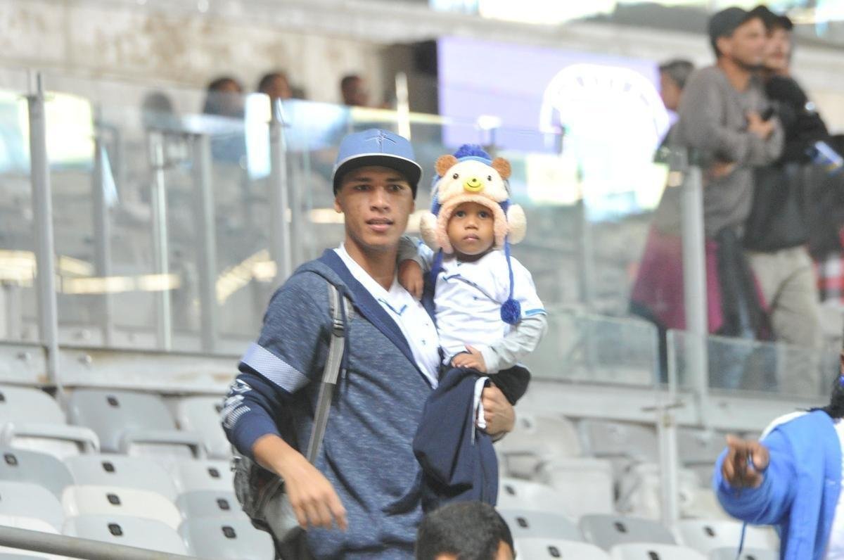 Imagens das torcidas de Cruzeiro e Corinthians no Mineiro