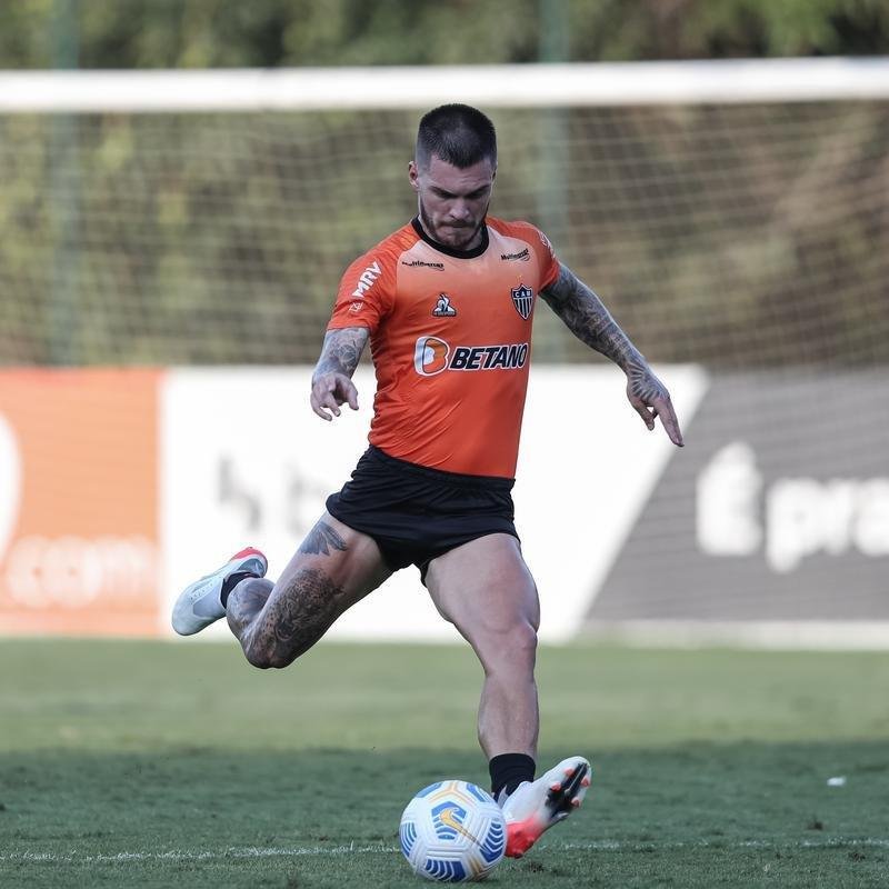 Com Guilherme Arana de volta, Cuca comanda atividade na Cidade do Galo