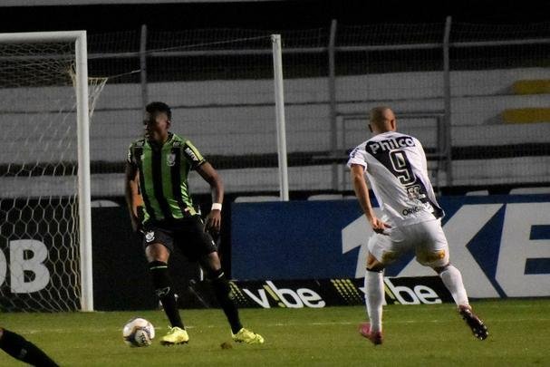 Com dois a menos durante boa parte do segundo tempo, o Coelho fez valer a superioridade numrica e bateu a Macaca por 1 a 0