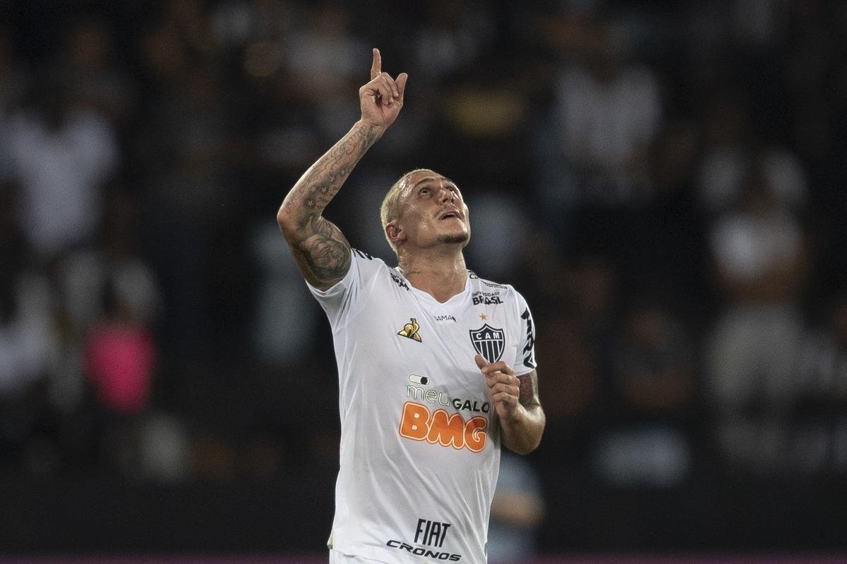 Vincius marcou o gol do Atltico no primeiro tempo, depois de galha da defesa do Botafogo