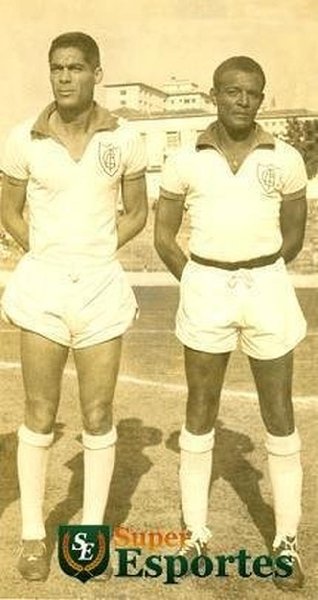 Barbatana e Wilson Santos com o uniforme de 1957