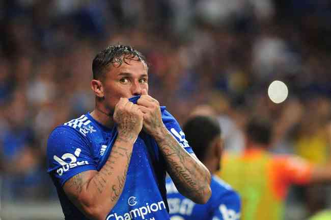 5th Best campaign (in search): the best campaign in the history of Serie B for consecutive points is also from Corinthians.  The 2008 champion added up to 85 points.  The leader Cruzeiro has 71 and, with six rounds (18 points) to play, he can reach 89.