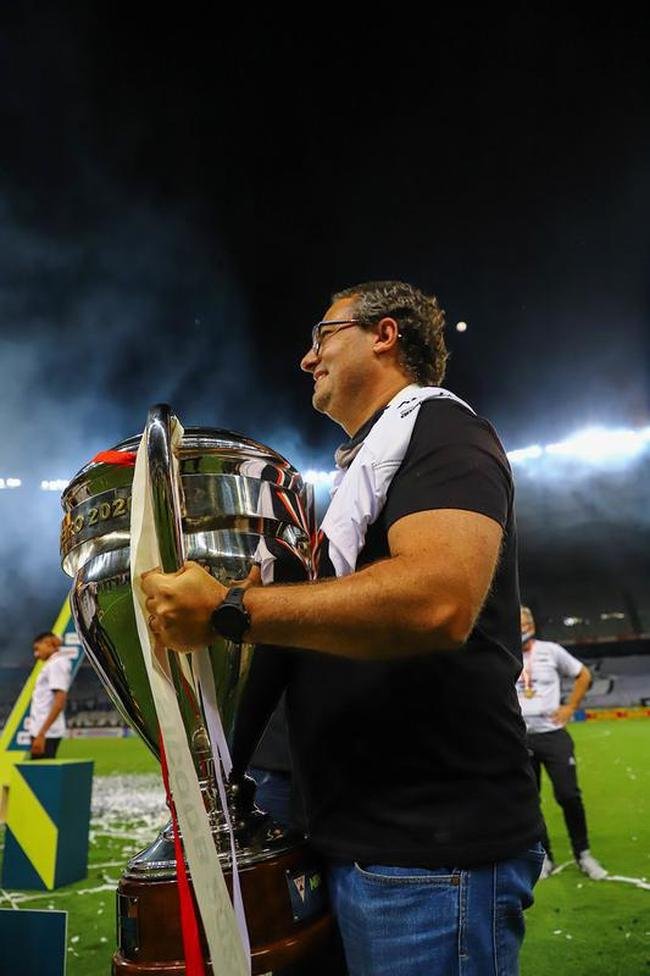 Alexandre Mattos - Mattos foi contratado pelo Atltico em 12 de maro de 2020, a convite do amigo e ex-presidente alvinegro Srgio Sette Cmara. Ele foi demitido em 4 de janeiro de 2021. A demisso do dirigente, que tinha contrato vlido at o fim de 2021, tambm se deve a questes polticas, justamente por conta da relao que mantm com o antigo mandatrio.

A troca foi definida em conjunto por Srgio Coelho, o vice Jos Murilo Procpio e os quatro empresrios que participam financeiramente e administrativamente da gesto atleticana: Rubens Menin, Rafael Menin, Ricardo Guimares, alm do j mencionado Renato Salvador. Em seu perodo no Atltico, o clube foi campeo mineiro. 