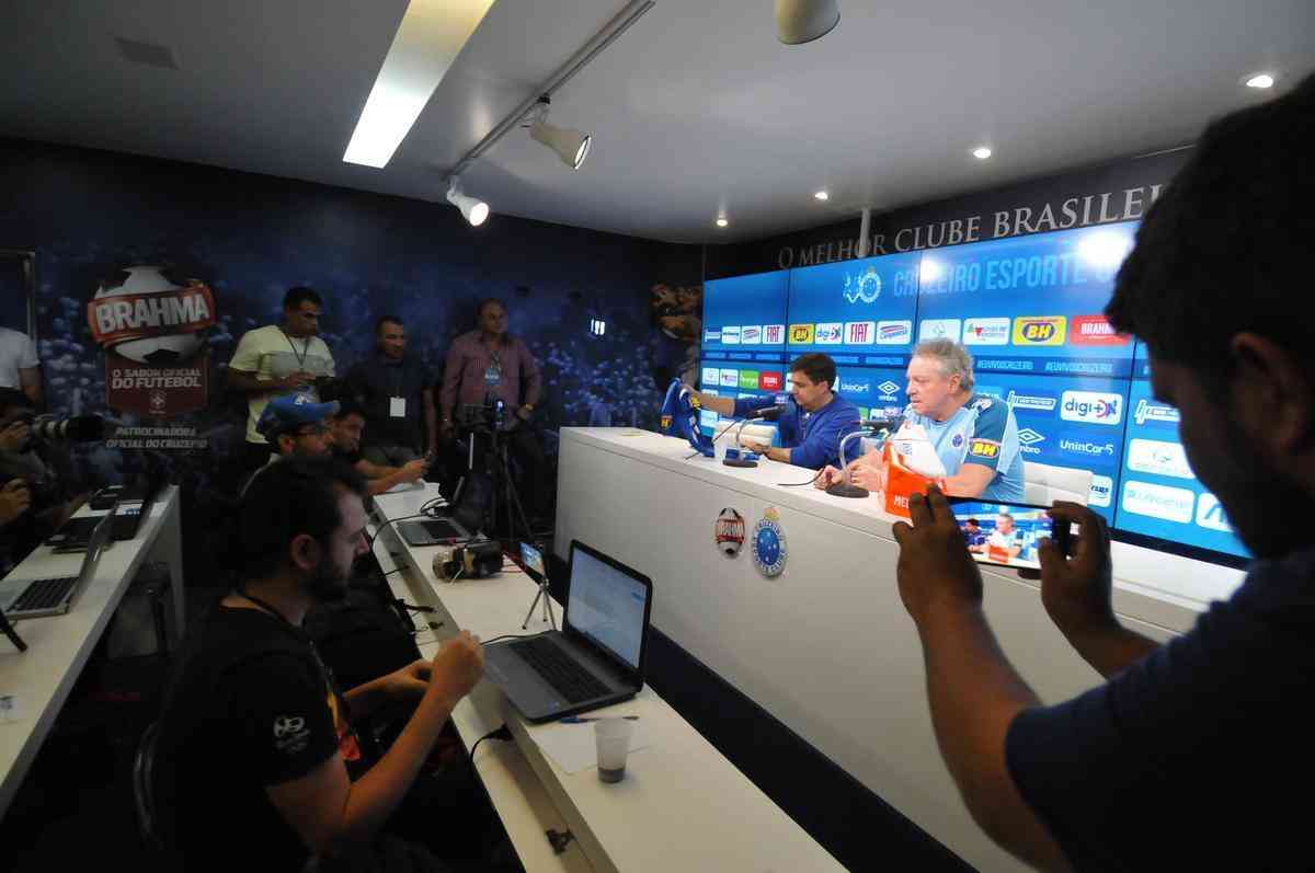 Em sua apresentao, Abel Braga diz que quebrou regra particular para ajudar Cruzeiro a escapar do rebaixamento e prometeu time ofensivo para recuperar respeito ao clube.
