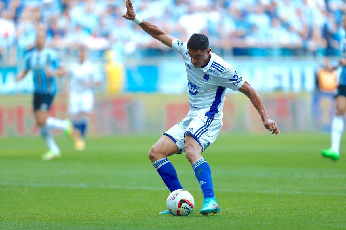 Luvannor abriu o placar para o Cruzeiro sobre o Grmio: 1 a 0