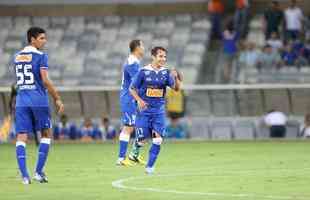 Imagens da partida entre Cruzeiro e Nacional, no Estdio Mineiro