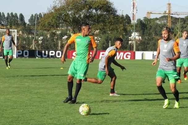 Fotos do treino do Amrica, nesta quarta-feira, no CT Lanna Drumond. Atividade com bola fechou preparao do Coelho para o clssico contra o Cruzeiro, marcado para esta quinta, s 21h, no Independncia, pela 23 rodada do Campeonato Brasileiro