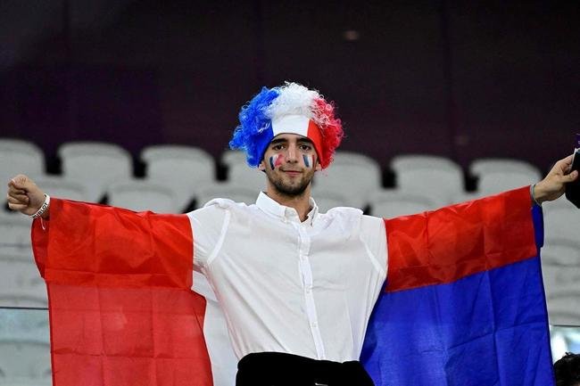 Torcedores no Estdio Al Thumama, em Doha, para o duelo entre Frana e Polnia, pelas oitavas de final da Copa do Mundo.