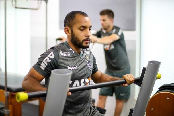 Aps empate no clssico, Atltico volta aos treinos na Cidade do Galo