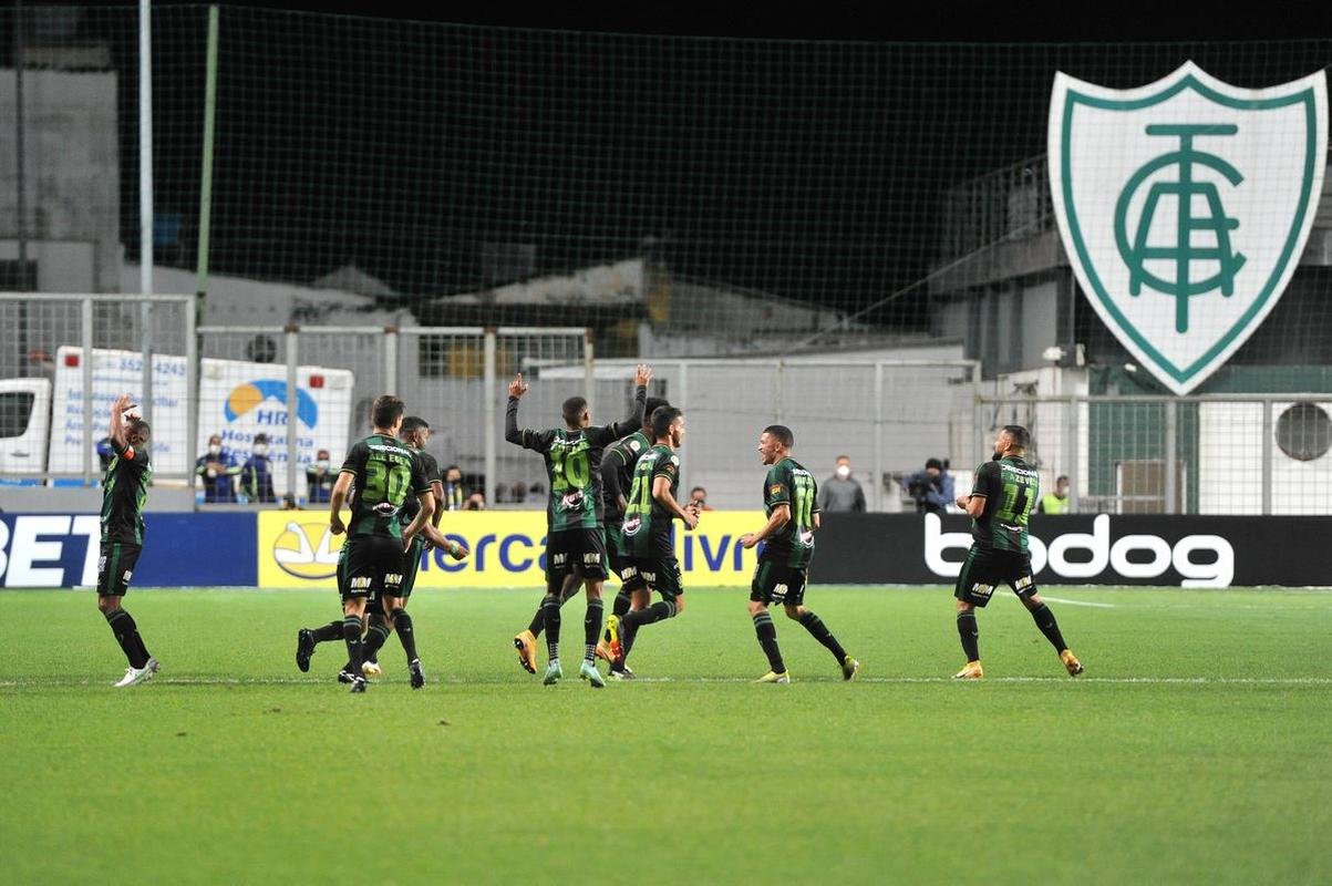 Fotos do jogo entre Amrica e Grmio, no Independncia, em Belo Horizonte, pela 32 rodada da Srie A do Brasileiro